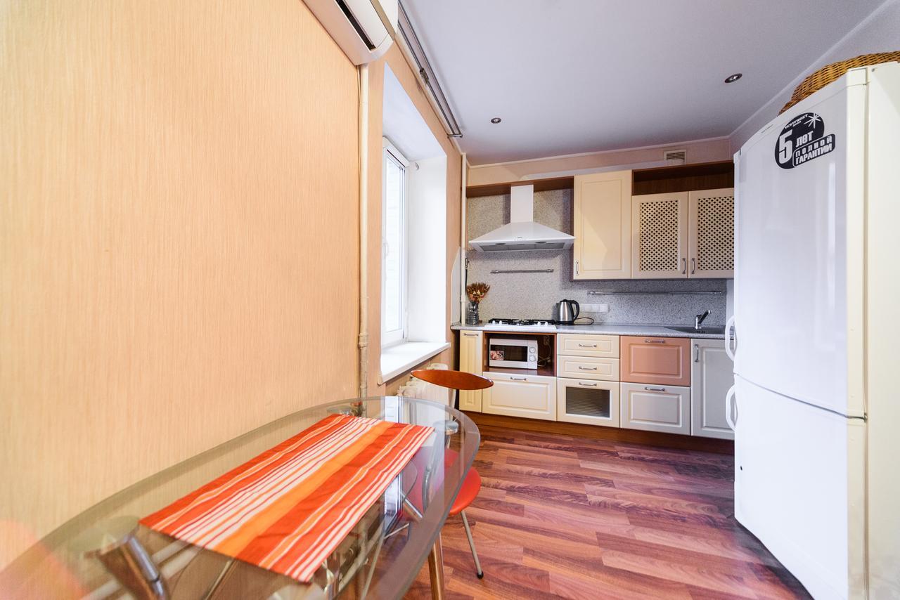 Apartment On Hryhoriia Chuprynky Kiev Exterior foto